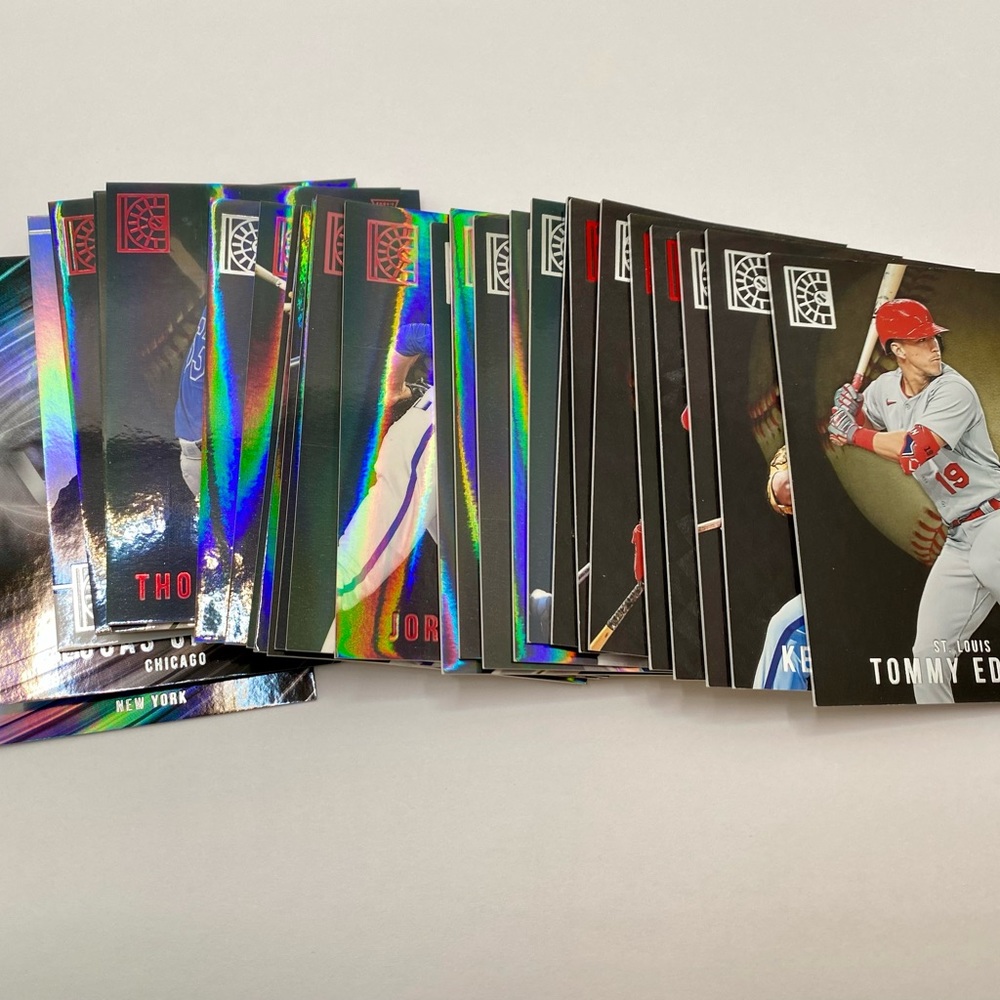 Lot of 375 baseball cards 1990-2022